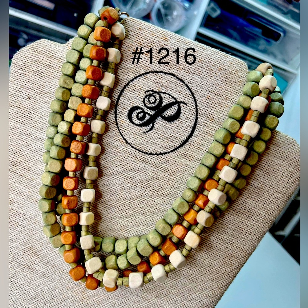 Plunder necklace.  Gorgeous, lightweight wooden necklace. Gorgeous colors.